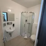 Turm 24h Self Check In By H&h Hotel Linec