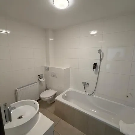 Turm 24h Self Check In By H&h 2* Linec